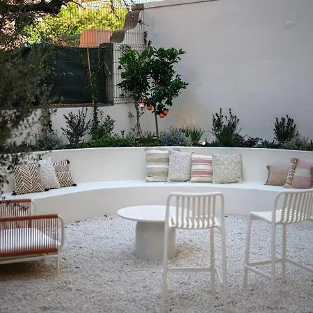 3 Avec Jardin Prive Апартаменты *